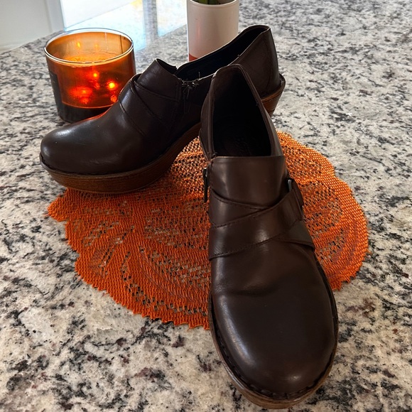 Born Clogs - Picture 4 of 8